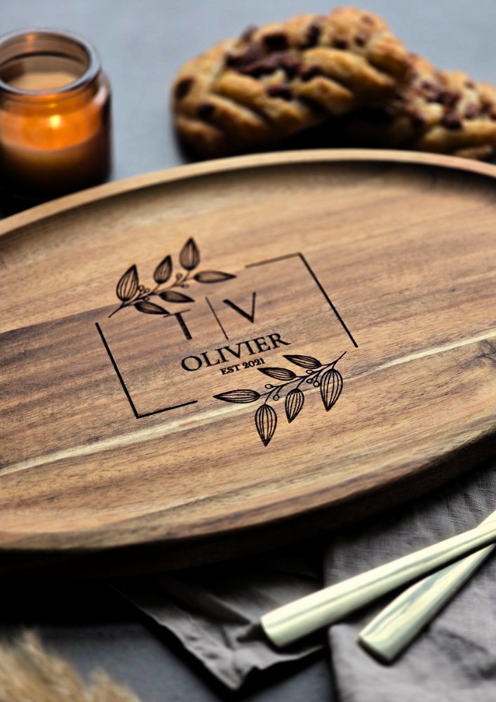 Personalised Acacia Serving Board – Custom Name & Date Gift